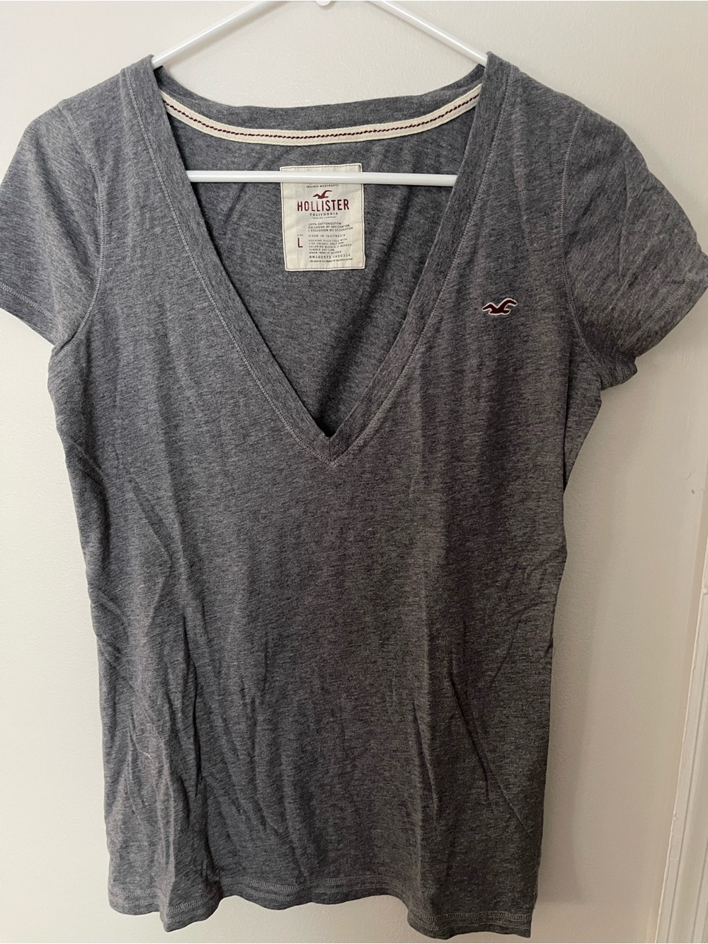 Hollister Gray V-Neck Short Sleeve Tee